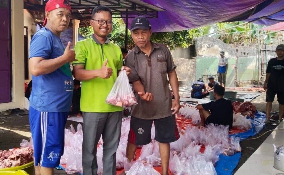 LDII Mojokerto menggelar penyembelihan dan pembagian daging kurban. Foto: LINES.