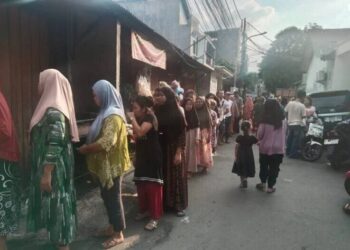 LDII Srengseng Tebar Ratusan Paket untuk Warga