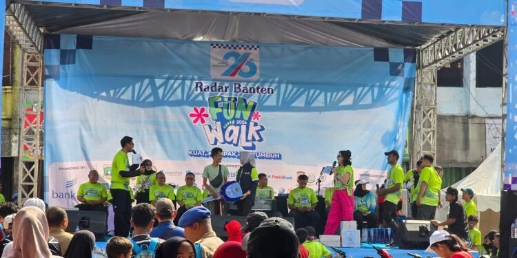 Fun Walk menjadi puncak perayaan Hari Ulang Tahun (HUT) ke-26 Radar Banten. Foto: LINES