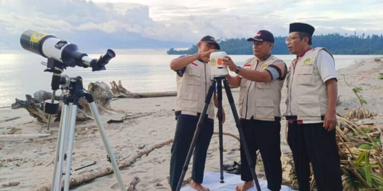 LDII Papua Barat melakukan pemantauan hilal untuk menentukan awal bulan Zulhijah. Foto: LINES.