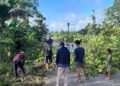 LDII Arso Barat Gotong Royong Bersihkan Jalan Penghubung Dua Kampung