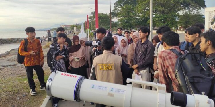 Tim Pokja Hisab Rukyat DPW LDII Provinsi Sumatera Barat gelar pelatihan rukyatul hilal untuk mahasiswa UIN Imam Bonjol. Foto: LINES.