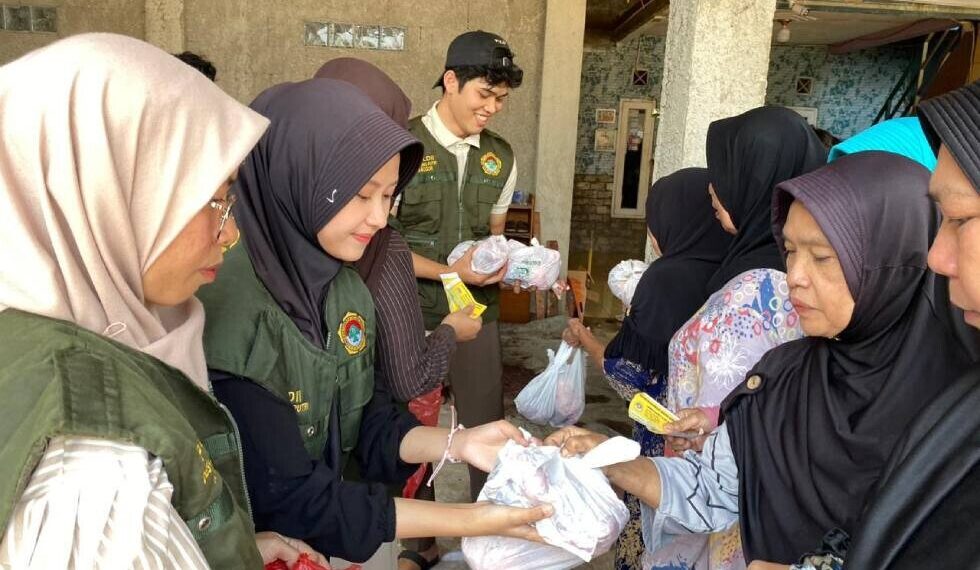 DPD LDII Kabupaten Bogor menyalurkan ribuan paket daging kurban. Foto: LINES.