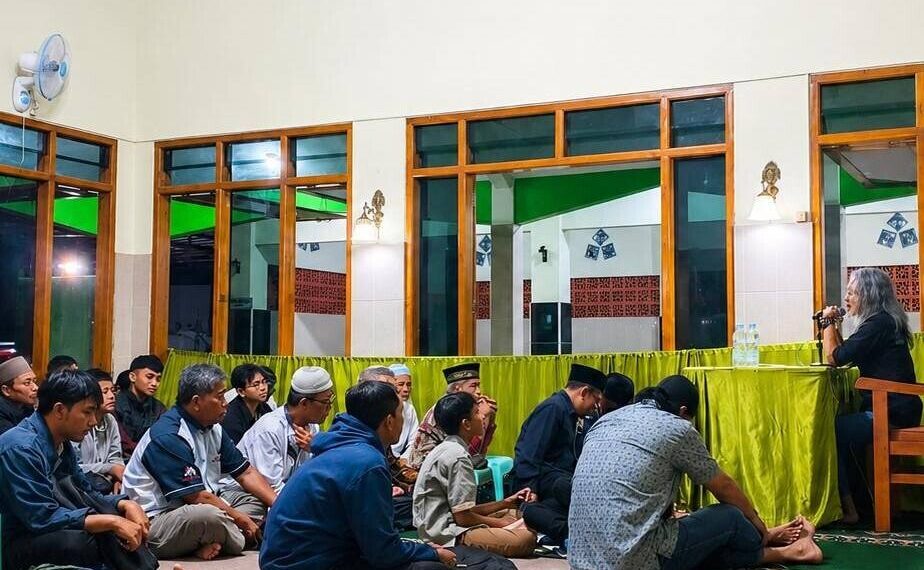 Warga LDII dari Kecamatan Tingkir, Sidomukti, Argomulyo, dan Suruh mengikuti pengajian gabungan. Foto: LINES.
