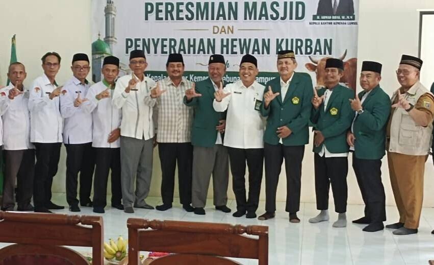 Kepala Kantor Kemenag Lampung Selatan (Lamsel), Ahmad Rifa’i, meresmikan Masjid Baitul Jannah naungan LDII Lamsel. Foto: LINES.