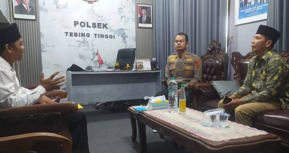 Pengurus PC LDII Tebing Tinggi silaturahim dengan Kapolsek Tebing Tinggi, Iptu Ahmad Sayuti. Foto: LINES.