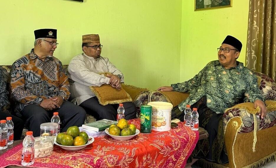 Ketua DPP LDII Dwi Pramono silaturahim dengan Ketua PBNU KH Ahmad Fahrur Rozi. Foto: LINES.