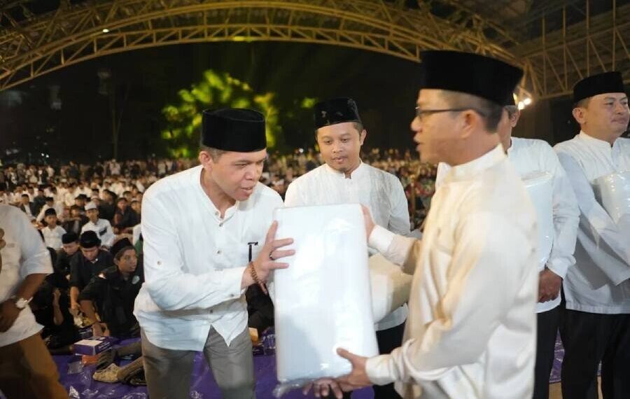 Ketua DPD LDII Kabupaten Bandung Didin Suyadi dan wakilnya, Asep Soleh, menghadiri Tabligh Akbar yang digelar Pemkab Bandung. Foto: LINES.