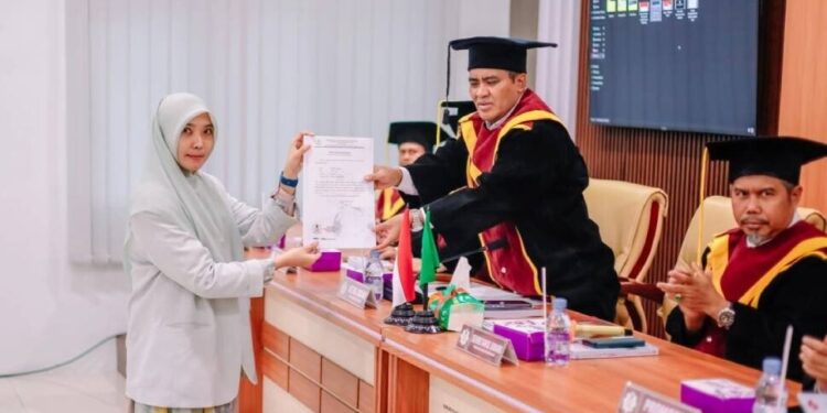 Warga LDII Nusa Tenggara Barat (NTB), Rosalina Utamy, resmi meraih gelar doktor pada Program Pascasarjana UIN Mataram. Foto: LINES.