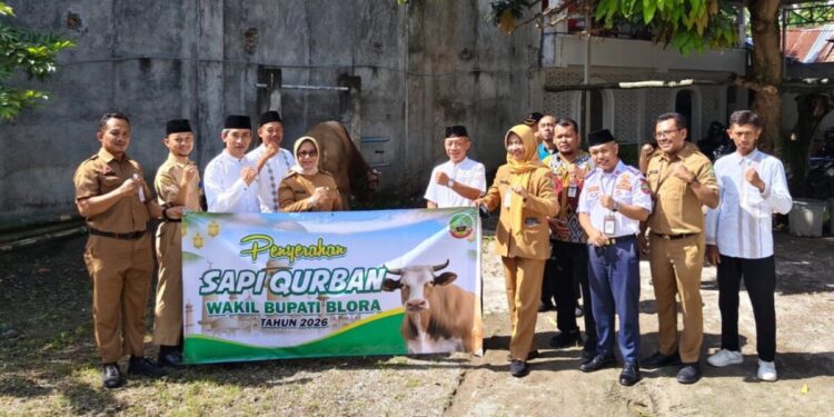 Menjelang Hari Raya Iduladha 1447 Hijriah, Wakil Bupati Blora Hj. Sri Setyorini menyerahkan seekor sapi kurban kepada DPD LDII Kabupaten Blora. Foto: LINES