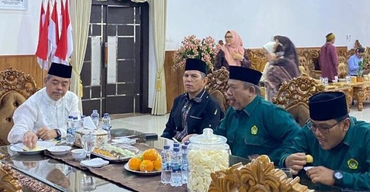 DPD Lembaga Dakwah Islam Indonesia (LDII) Kabupaten Lahat menyembelih 52 hewan kurban pada Hari Raya Idul Adha 1447 Hijriah. Dari total 24 ekor sapi dan 28 ekor kambing yang dikurbankan. Foto: LINES
