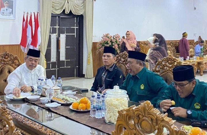 DPD Lembaga Dakwah Islam Indonesia (LDII) Kabupaten Lahat menyembelih 52 hewan kurban pada Hari Raya Idul Adha 1447 Hijriah. Dari total 24 ekor sapi dan 28 ekor kambing yang dikurbankan. Foto: LINES