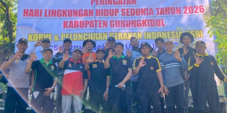 DPD LDII Kabupaten Gunungkidul turut ambil bagian dalam aksi bersih-bersih lingkungan dan kerja bakti di kawasan Pantai Sundak, Gunungkidul, Jumat (5/6/2026). Foto: LINES