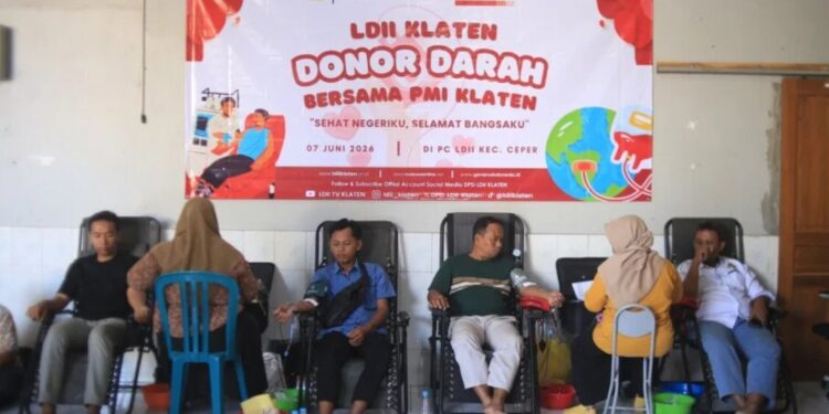 DPD LDII Kabupaten Klaten bekerja sama dengan Palang Merah Indonesia (PMI) Kabupaten Klaten menggelar donor darah massal. Foto: LINES