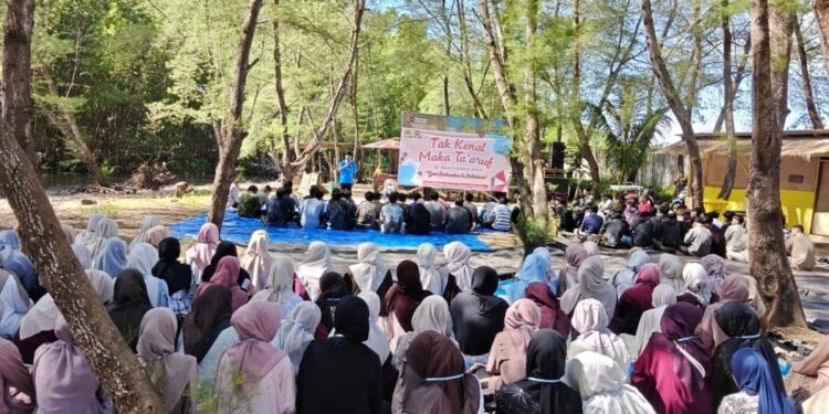 DPD LDII Kabupaten Banyuwangi menggelar acara bertajuk “Tak Kenal Maka Ta’aruf VII”. Kegiatan yang diikuti 200 generasi muda itu dihelat pada Minggu (31/5) di Pantai Cemara Muncar, Banyuwangi, Jawa Timur. Foto: LINES