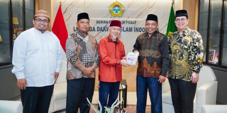 Ketua Umum Majelis Ulama Indonesia (MUI) Provinsi Maluku Utara KH. Samlan Hi. Ahmad berkunjung ke Kantor DPP LDII di Jakarta, Senin (27/7/2026). Foto: LINES