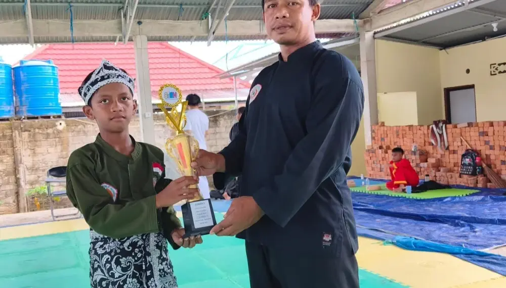 Arya Azhar Saputra, atlet muda Persinas ASAD Nunukan sabet Juara 1 O2SN untuk Silat Seni Tunggal Putra. Foto: LINES