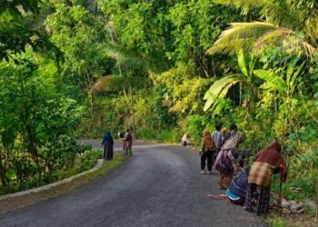 Jelang Muswil VIII LDII DIY, Warga Padukuhan Kembang Gotong Royong Rawat Lingkungan