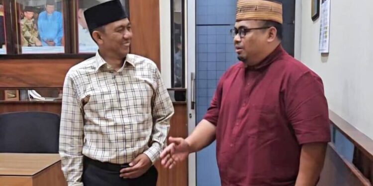 Ketua DPP LDII Dwi Pramono silaturahim dengan Pembina Majlis Tafsir Al Quran Nur Kholid Syaifullah. Foto: LINES.