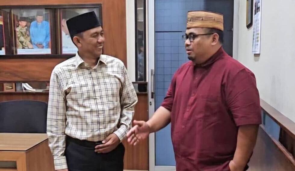 Ketua DPP LDII Dwi Pramono silaturahim dengan Pembina Majlis Tafsir Al Quran Nur Kholid Syaifullah. Foto: LINES.