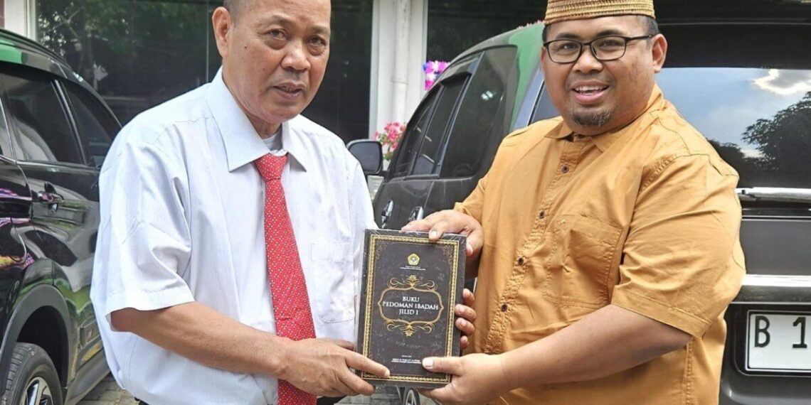 Ketua DPP LDII Dwi Pramono melakukan silaturahim dengan Sekretaris Jenderal Pengurus Besar Darud Dakwah wal Irsyad (PB DDI). Foto: LINES.