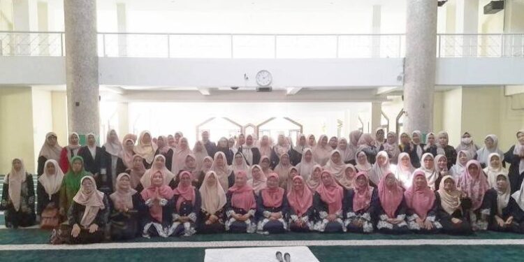 Majelis Taklim (MT) Al-Fathu Pemda Kabupaten Bandung menggelar pengajian rutin bulanan. Foto: LINES.