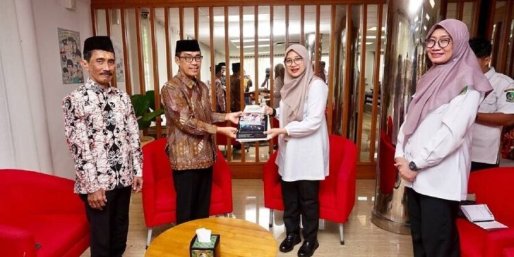 LDII Banyuwangi beraudiensi ke Bupati Ipuk Fiestiandani. Foto: LINES.
