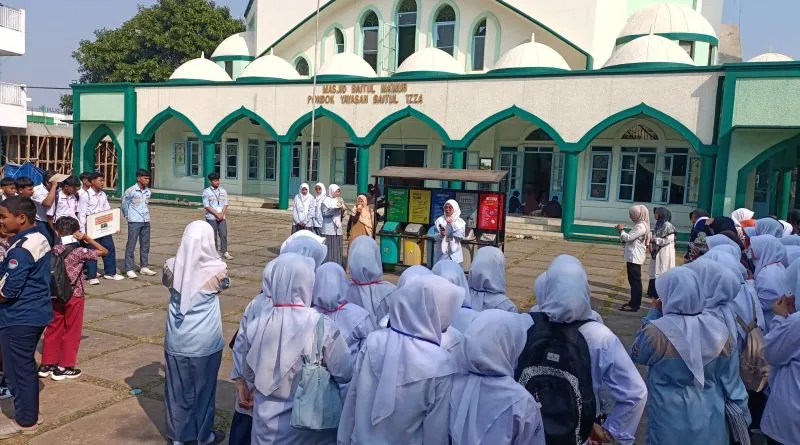 Dinas Lingkungan Hidup (DLH) Kota Cimahi mengapresiasi komitmen Pondok Pesantren Baitul Izzah naungan DPD LDII Kota Cimahi dalam membangun budaya peduli lingkungan. Foto: LINES