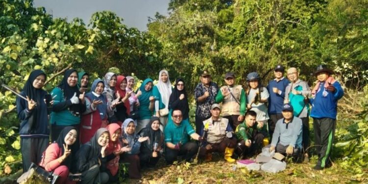 LDII Talang Kelapa gotong royong membersihkan jalan dan pembangunan KUA. Foto: LINES.
