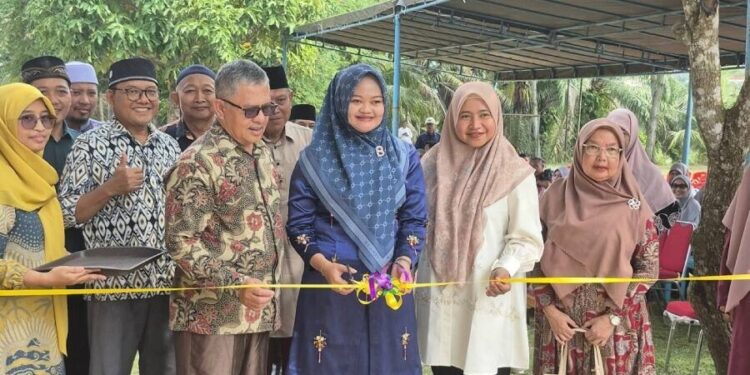 Lurah Air Jamban menghadiri peresmian TK IT Insan Mulia Yayasan Sabilul Jannah Insan Madani yang dinaungi LDII Bengkalis. Foto: LINES.