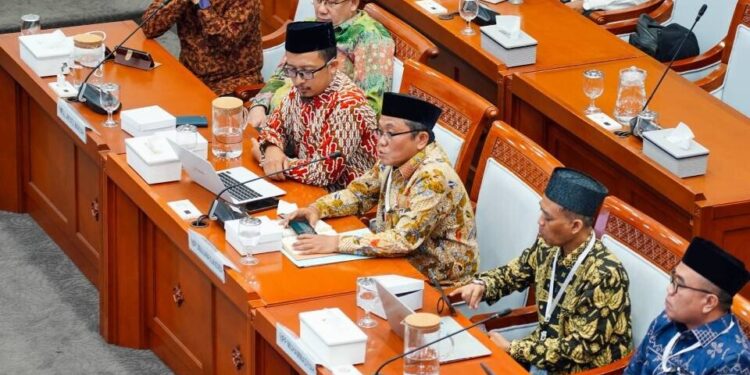 RDPU Komisi VIII DPR RI dengan organisasi kemasyarakatan. Foto: LINES.