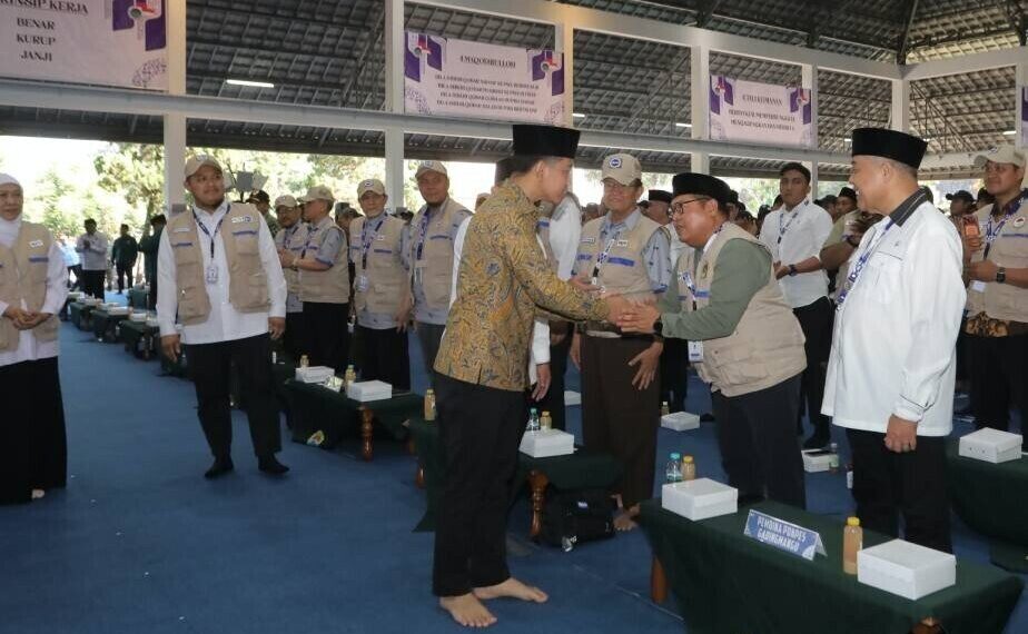 Wapres Gibran Saat Menyalami Ketum DPP LDII Dody Taufiq Wijaya pada perhelatan Permata CAI 2026. Foto: LINES.
