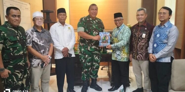 Ketua DPW LDII Kalimantan Selatan (Kalsel), Dedi Supriatna, silaturrahim dengan Komando Resor Militer (Korem) 101/Antasari, Kota Banjarmasin, Kalimantan Selatan. Foto: LINES