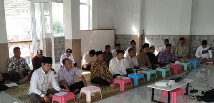 engurus DPD LDII Kabupaten Sleman menghadiri pengajian rutin lintas masjid yang digelar warga Padukuhan Ngropoh dengan tema "Mewujudkan Kerukunan untuk Beribadah dan Menjalani Kehidupan yang Lebih Harmonis". Foto: LINES