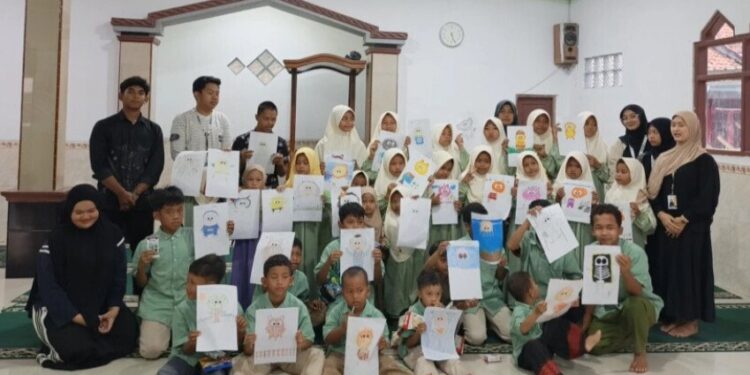 Mahasiswa Kuliah Kerja Nyata (KKN) Universitas Diponegoro (Undip) menggelar edukasi bagi generasi muda PAC LDII Kebagusan. Foto: LINES