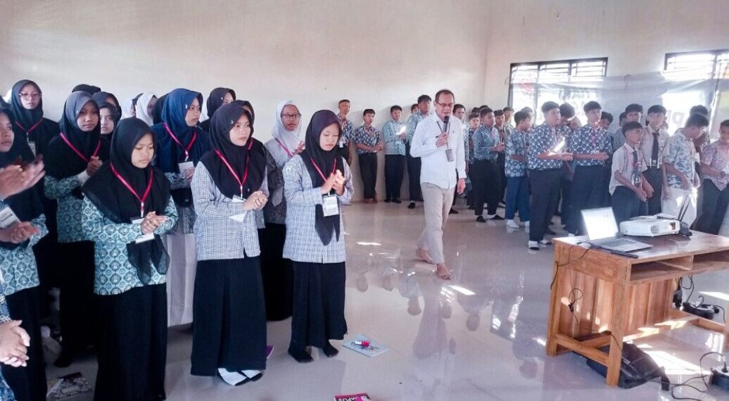 SMA Generasi Unggul, sekolah di bawah naungan DPD LDII Kabupaten Pemalang, mengawali tahun ajaran baru dengan menggelar Masa Pengenalan Lingkungan Sekolah (MPLS). Foto: LINES