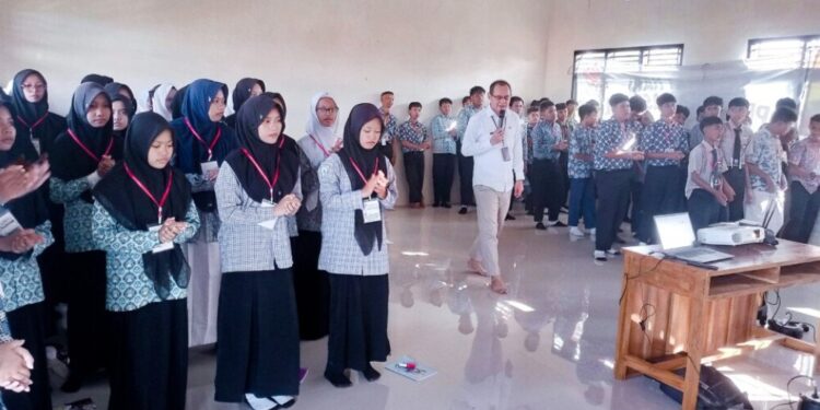 SMA Generasi Unggul, sekolah di bawah naungan DPD LDII Kabupaten Pemalang, mengawali tahun ajaran baru dengan menggelar Masa Pengenalan Lingkungan Sekolah (MPLS). Foto: LINES