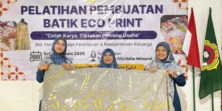 DPD LDII Kabupaten Tegal menggelar pelatihan batik ecoprint untuk pemberdayaan ekonomi warga. Foto: LINES