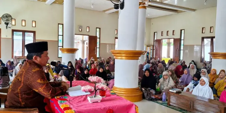 DPD LDII Way Kanan menghelat pengajian wanita untuk memperkuat peran muslimah dalam kehidupan keluarga. Foto: LINES
