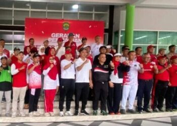 LDII Kaltim Dukung Gerakan Pembagian Bendera Merah Putih Meriahkan HUT RI