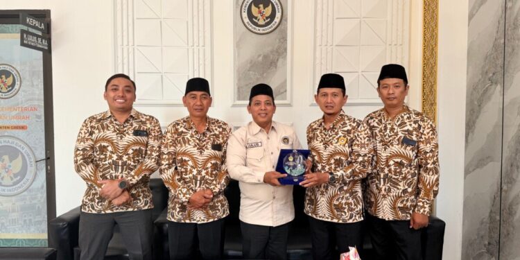 Pengurus DPD LDII Kabupaten Gresik mengunjungi Kantor Kementerian Haji (Kemenhaj) Kabupaten Gresik. Foto: LINES