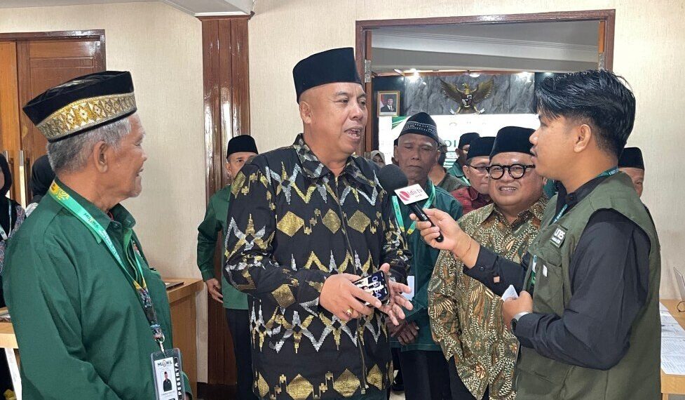 Gubernur NTB Lalu Muhamad Iqbal yang diwakili Kepala Bakesbangpoldagri Provinsi NTB H. Surya Bahari membuka Muswil VIII LDII NTB. Foto: LINES.