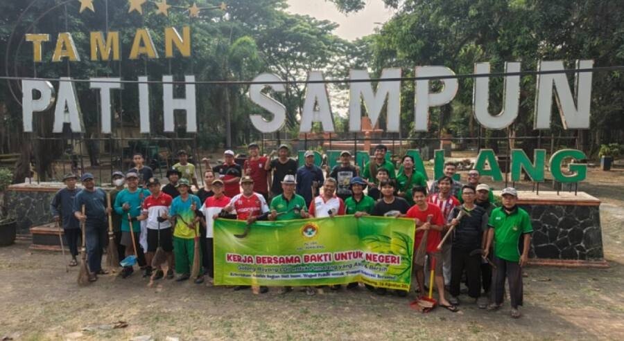 LDII Pemalang menggelar kerja bakti nasional pada HUT RI ke-81. Foto: LINES.