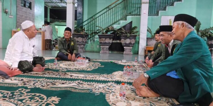 Pengurus Harian DPD LDII Jombang bersilaturrahim ke Wakil Bupati Jombang di Ponpes Babussalam. Foto: LINES.