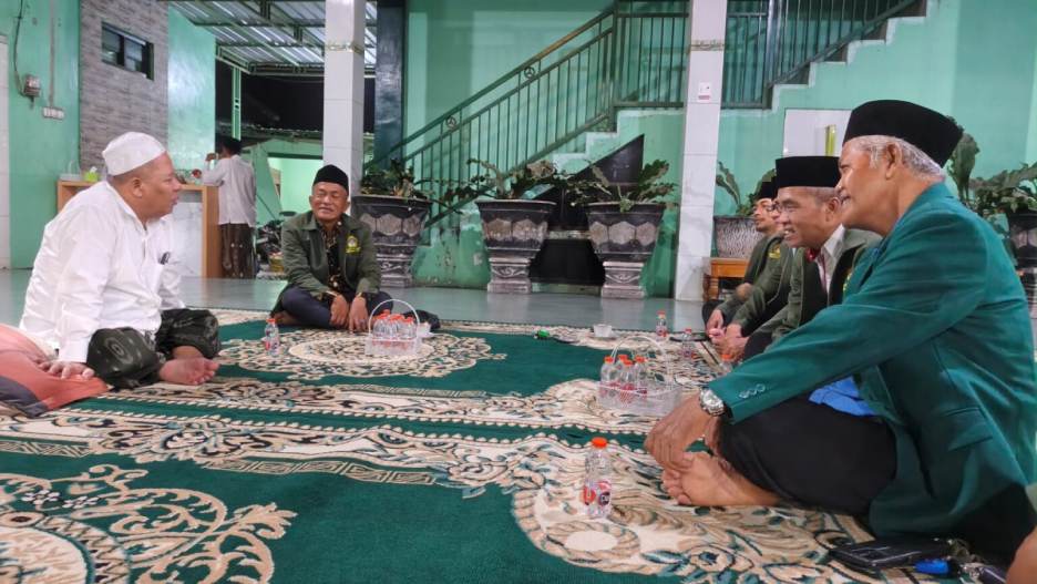 Pengurus Harian DPD LDII Jombang bersilaturrahim ke Wakil Bupati Jombang di Ponpes Babussalam. Foto: LINES.