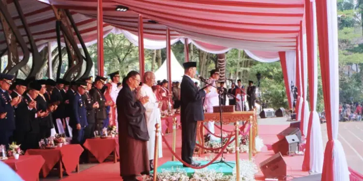 Wakil Ketua DPD LDII Kabupaten Bandung, Setyanto Muhammad pada saat menghadiri upacara peringatan HUT ke-81 Kemerdekaan Republik Indonesia di Lapangan Upakarti, Soreang, Kabupaten Bandung, Jawa Barat pada Senin (17/8/2026). Foto: LINES