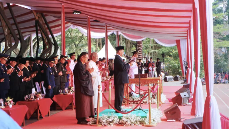 Wakil Ketua DPD LDII Kabupaten Bandung, Setyanto Muhammad pada saat menghadiri upacara peringatan HUT ke-81 Kemerdekaan Republik Indonesia di Lapangan Upakarti, Soreang, Kabupaten Bandung, Jawa Barat pada Senin (17/8/2026). Foto: LINES