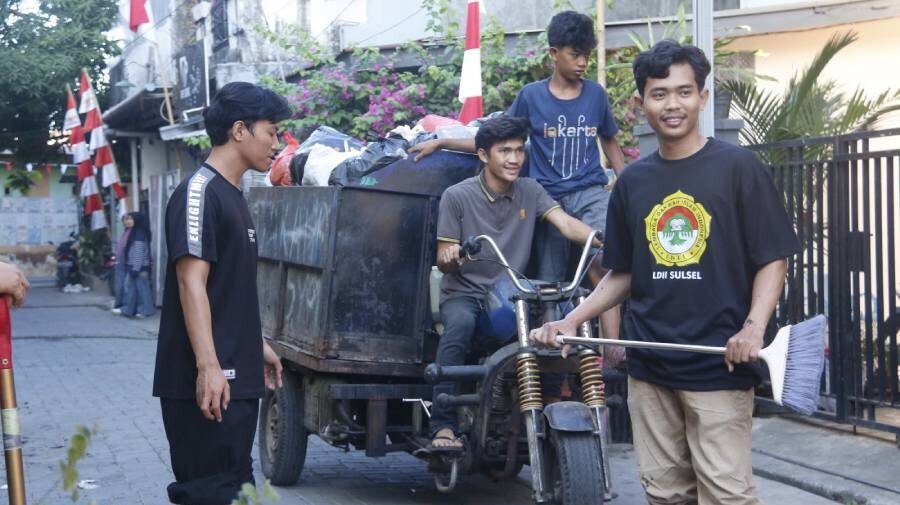Kerja Bakti Nasional LDII di Makassar. Foto: LINES.