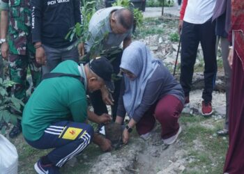 LDII Riau Bersama Camat Bukit Raya Helat Gotong Royong Bersihkan Lingkungan