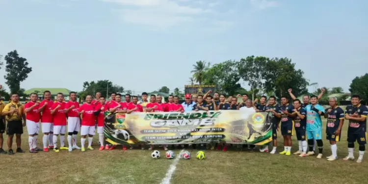 DPW LDII Lampung menghelat pertandingan sepak bola persahabatan dengan Kodam XII/Radin Inten. Foto: LINES
